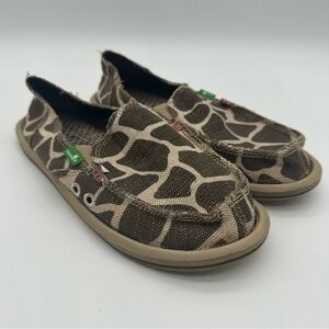 Sanuk Women's Brown Giraffe Print Casual Flats